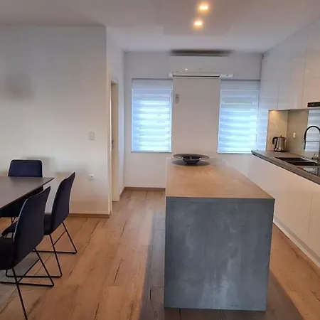 Luxury Isabel Apartment