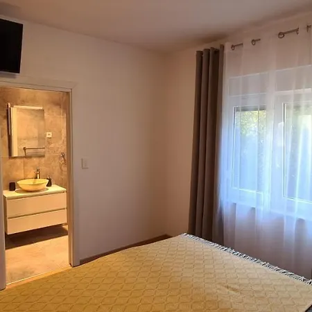 Luxury Isabel Apartment