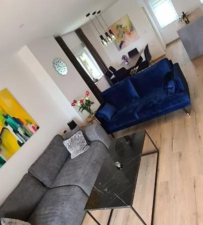 Luxury Isabel Apartment *
