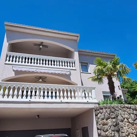 Luxury Isabel Apartment